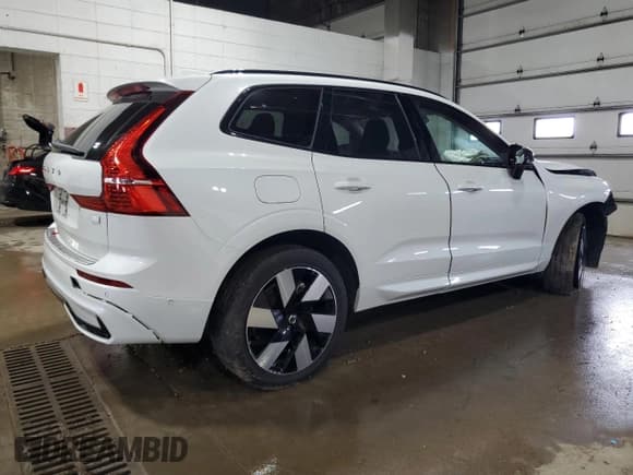 ✅ 2024 Volvo XC60 Ultimate Dark Theme • VIN: YV4H60DM5R1842268 • Лот: 69209655. Опубликован ранее на Copart с пробегом 17 275 миль. Бесплатный доступ к архиву аукционных продаж из США и подробный отчёт об истории автомобиля на DreamBid. Изображение 3.