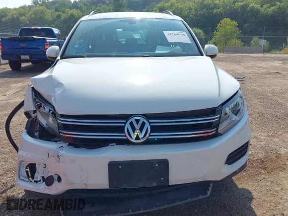 ✅ 2017 Volkswagen Tiguan S • VIN: WVGBV7AX3HK001654 • Lot: 42789660. Listed on IAAI with 74,307 mi. Free auction sales archive from the USA and detailed vehicle history report at DreamBid. Image 12.