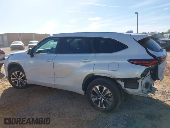 ✅ 2024 Toyota Highlander XSE • VIN: 5TDKDRAH4RS052389 • Lot: 43370259. Listed on IAAI with 36,786 mi. Free auction sales archive from the USA and detailed vehicle history report at DreamBid. Image 14.