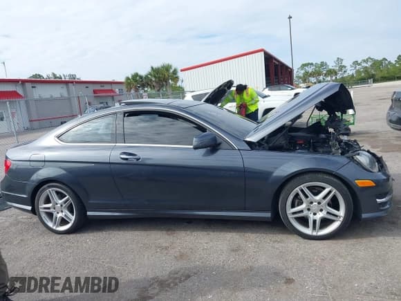 ✅ 2014 Mercedes-Benz C 250 • VIN: WDDGJ4HBXEG202664 • Lot: 41348775. Wystawiony na IAAI z przebiegiem 162 449 mil. Bezpłatny archiwum sprzedaży aukcyjnych z USA i szczegółowy raport historii pojazdu na DreamBid. Zdjęcie 14.