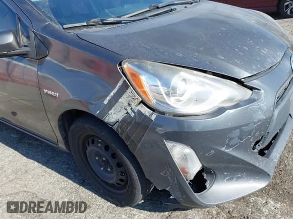✅ 2016 Toyota Prius One • VIN: JTDKDTB37G1132974 • Lot: 42865095. Listed on IAAI with 511,398 mi. Free auction sales archive from the USA and detailed vehicle history report at DreamBid. Image 18.