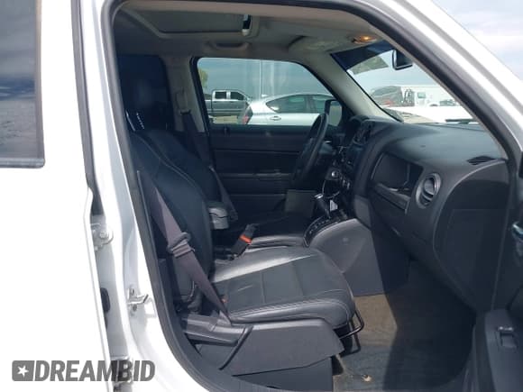 ✅ 2017 Jeep Patriot High Altitude • VIN: 1C4NJPFA1HD132426 • Lot: 43469093. Listed on IAAI with 138,364 mi. Free auction sales archive from the USA and detailed vehicle history report at DreamBid. Image 5.