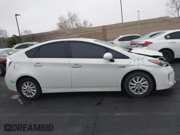 ✅ 2014 Toyota Prius • VIN: JTDKN3DP3E3057821 • Lot: 41880152. Listed on IAAI with 84,000 mi. Free auction sales archive from the USA and detailed vehicle history report at DreamBid. Image 14.