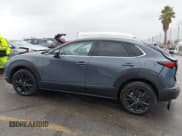 ✅ 2023 Mazda CX-30 Premium • VIN: 3MVDMBDYXPM556775 • Lot: 43704985. Wystawiony na IAAI z przebiegiem 13 700 mil. Bezpłatny archiwum sprzedaży aukcyjnych z USA i szczegółowy raport historii pojazdu na DreamBid. Zdjęcie 14.