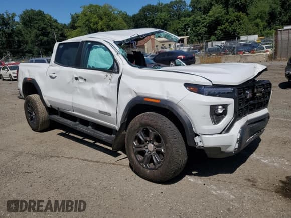 ✅ 2023 GMC Canyon 2WD Elevation • VIN: 1GTP5BEK4P1226116 • Lot: 70048365. Wystawiony na Copart z przebiegiem 9 341 mil. Bezpłatny archiwum sprzedaży aukcyjnych z USA i szczegółowy raport historii pojazdu na DreamBid. Zdjęcie 4.