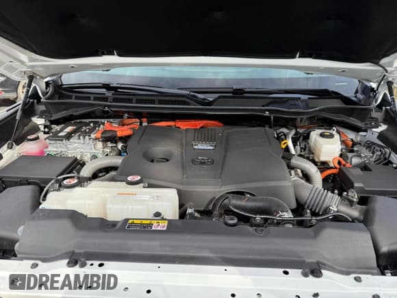 ✅ 2024 Toyota Sequoia SR5 • VIN: 7SVAAABA2RX025764 • Lot: 92624895. Wystawiony na Copart z przebiegiem 36 658 mil. Bezpłatny archiwum sprzedaży aukcyjnych z USA i szczegółowy raport historii pojazdu na DreamBid. Zdjęcie 7.