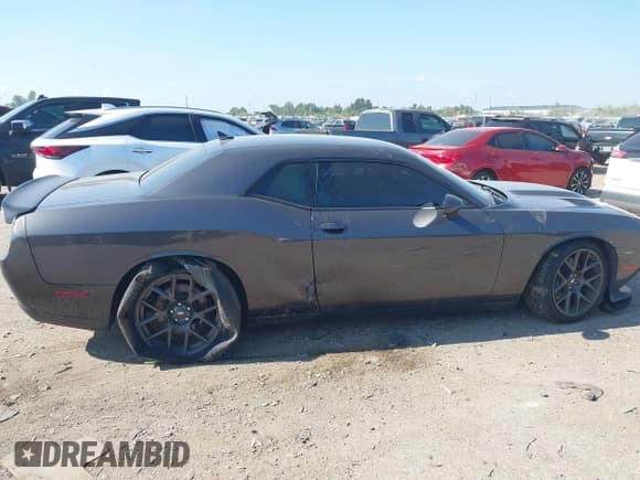 ✅ 2019 Dodge Challenger R/T Scat Pack • VIN: 2C3CDZFJ9KH741532 • Lot: 43139445. Listed on IAAI with 38,366 mi. Free auction sales archive from the USA and detailed vehicle history report at DreamBid. Image 16.