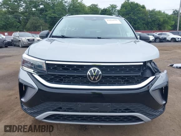 ✅ 2024 Volkswagen Taos S • VIN: 3VV8X7B29RM080643 • Lot: 43010595. Wystawiony na IAAI z przebiegiem 10 154 mil. Bezpłatny archiwum sprzedaży aukcyjnych z USA i szczegółowy raport historii pojazdu na DreamBid. Zdjęcie 12.