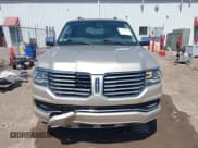 ✅ 2017 Lincoln Navigator • VIN: 5LMJJ3HT9HEL12097 • Lot: 42016473. Wystawiony na IAAI z przebiegiem 132 476 mil. Bezpłatny archiwum sprzedaży aukcyjnych z USA i szczegółowy raport historii pojazdu na DreamBid. Zdjęcie 12.