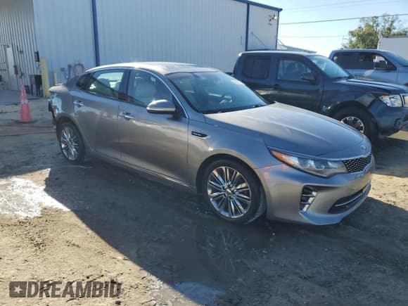 ✅ 2017 Kia Optima SX Limited • VIN: 5XXGV4L28HG123821 • Лот: 81019765. Опубликован ранее на Copart с пробегом 97 823 миль. Бесплатный доступ к архиву аукционных продаж из США и подробный отчёт об истории автомобиля на DreamBid. Изображение 4.