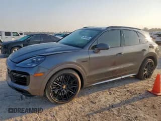 ✅ 2021 Porsche Cayenne • VIN: WP1AH2AY3MDA38073 • Lot: 80658685. Wystawiony na Copart z przebiegiem 38 624 mil. Bezpłatny archiwum sprzedaży aukcyjnych z USA i szczegółowy raport historii pojazdu na DreamBid. Zdjęcie 1.