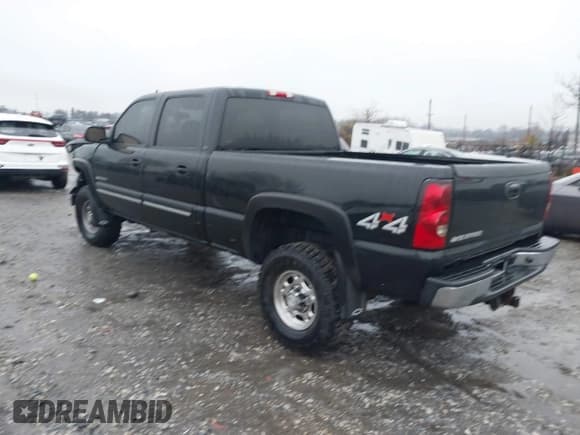 ✅ 2006 Chevrolet Silverado 2500HD LT3 • VIN: 1GCHK23U96F135779 • Lot: 43832475. Wystawiony na IAAI z przebiegiem Nie podano. Bezpłatny archiwum sprzedaży aukcyjnych z USA i szczegółowy raport historii pojazdu na DreamBid. Zdjęcie 3.
