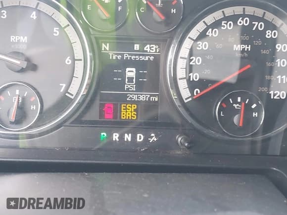 ✅ 2010 Dodge 1500 SLT • VIN: 1D7RB1CP7AS184820 • Lot: 41338962. Wystawiony na IAAI z przebiegiem 291 387 mil. Bezpłatny archiwum sprzedaży aukcyjnych z USA i szczegółowy raport historii pojazdu na DreamBid. Zdjęcie 14.