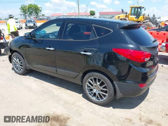 2010 Hyundai Tucson GLS with VIN KM8JUCACXAU067990, listed as a IAAI auction lot 42649941 with 171,324 mi miles and . Bid and sale history available at DreamBid. Image 3.