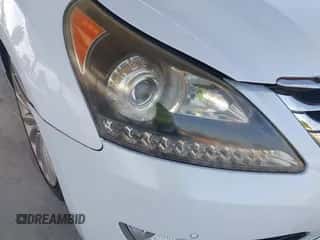 2015 Hyundai Equus Signature z VIN KMHGH4JHXFU093545, wystawiony jako IAAI lot #42572274 z przebiegiem 67 295 mil mil oraz . Historia ofert i sprzedaży dostępna na DreamBid. Obrazek 6.