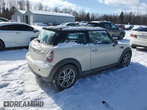 2011 MINI Hardtop with VIN WMWSU3C55BTX95535, listed as a Copart auction lot 44183835 with 105,491 mi miles and Clean title. Bid and sale history available at DreamBid. Image 3.
