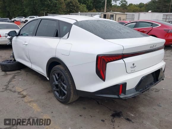 ✅ 2025 Kia K4 GT-Line Turbo • VIN: 3KPFW4DC5SE161474 • Лот: 43375999. Опубликован ранее на IAAI с пробегом 1 581 миль. Бесплатный доступ к архиву аукционных продаж из США и подробный отчёт об истории автомобиля на DreamBid. Изображение 3.