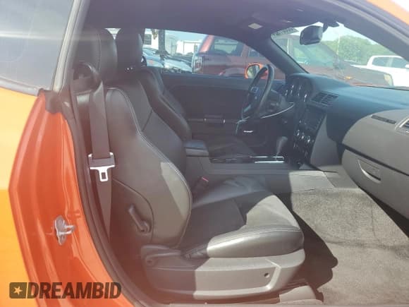 ✅ 2008 Dodge Challenger SRT-8 • VIN: 2B3LJ74W48H289832 • Lot: 53681784. Wystawiony na Copart z przebiegiem 26 059 mil. Bezpłatny archiwum sprzedaży aukcyjnych z USA i szczegółowy raport historii pojazdu na DreamBid. Zdjęcie 10.