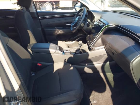 ✅ 2024 Hyundai Tucson SEL • VIN: 5NMJBCDE2RH405327 • Lot: 43228524. Listed on IAAI with 47,629 mi. Free auction sales archive from the USA and detailed vehicle history report at DreamBid. Image 5.