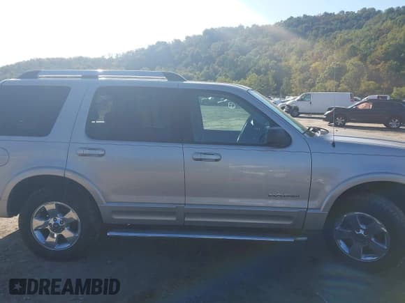 ✅ 2005 Ford Explorer Limited • VIN: 1FMZU75K45UA25140 • Лот: 43256866. Опубликован ранее на IAAI с пробегом 239 191 миль. Бесплатный доступ к архиву аукционных продаж из США и подробный отчёт об истории автомобиля на DreamBid. Изображение 12.