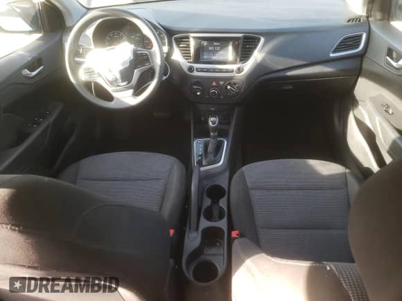 2021 Hyundai Accent SE z VIN 3KPC24A6XME135212, wystawiony jako Copart lot #68827703 z przebiegiem 52 385 mil mil oraz . Historia ofert i sprzedaży dostępna na DreamBid. Obrazek 8.