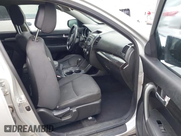 ✅ 2012 Kia Sorento LX • VIN: 5XYKT4A65CG251380 • Lot: 43392563. Listed on IAAI with 204,836 mi. Free auction sales archive from the USA and detailed vehicle history report at DreamBid. Image 5.