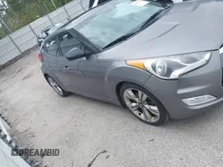 2013 Hyundai Veloster w/Black Int с VIN KMHTC6AD3DU118515, выставлен на аукционе IAAI как лот 43223223 с пробегом 109 568 миль миль и . История ставок и продаж доступна на DreamBid. Изображение 1.