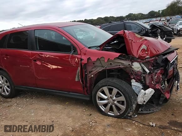 ✅ 2015 Mitsubishi Outlander ES • VIN: 4A4AP3AU0FE058536 • Лот: 82648005. Опубликован ранее на Copart с пробегом 97 145 миль. Бесплатный доступ к архиву аукционных продаж из США и подробный отчёт об истории автомобиля на DreamBid. Изображение 14.