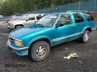 ✅ 1995 Chevrolet Blazer • VIN: 1GNDT13W0S2171649 • Lot: 49015075. Wystawiony na Copart z przebiegiem 82 902 mil. Bezpłatny archiwum sprzedaży aukcyjnych z USA i szczegółowy raport historii pojazdu na DreamBid. Zdjęcie 1.