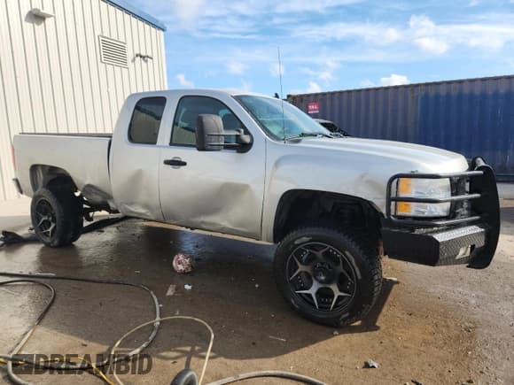 ✅ 2011 Chevrolet Silverado 1500 LT • VIN: 1GCRKSE34BZ186978 • Lot: 90125195. Listed on Copart with 192,363 mi. Free auction sales archive from the USA and detailed vehicle history report at DreamBid. Image 4.