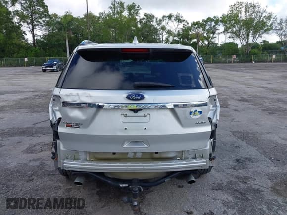 ✅ 2016 Ford Explorer Limited • VIN: 1FM5K8F8XGGD04218 • Lot: 42231185. Wystawiony na IAAI z przebiegiem 69 963 mil. Bezpłatny archiwum sprzedaży aukcyjnych z USA i szczegółowy raport historii pojazdu na DreamBid. Zdjęcie 17.