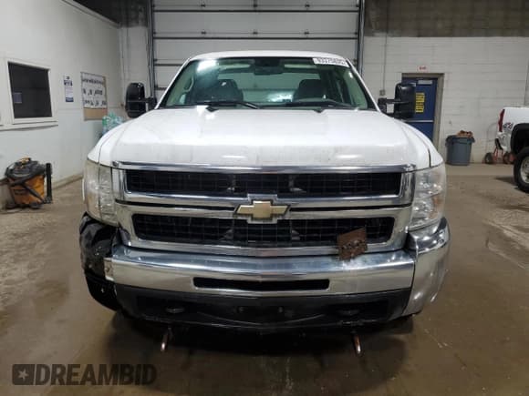 ✅ 2008 Chevrolet Silverado 2500HD Work Truck • VIN: 1GCHK29K48E171149 • Лот: 93375895. Опубликован ранее на Copart с пробегом 168 640 миль. Бесплатный доступ к архиву аукционных продаж из США и подробный отчёт об истории автомобиля на DreamBid. Изображение 5.