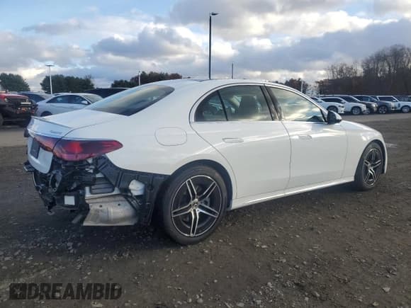 ✅ 2024 Mercedes-Benz E 350 • VIN: W1KLF4HB3RA080545 • Лот: 91526255. Опубликован ранее на Copart с пробегом 9 583 миль. Бесплатный доступ к архиву аукционных продаж из США и подробный отчёт об истории автомобиля на DreamBid. Изображение 3.