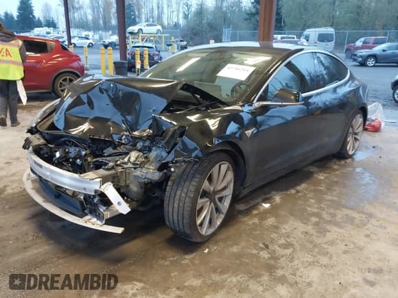 ✅ 2018 Tesla Model 3 Long Range Battery • VIN: 5YJ3E1EB5JF081806 • Lot: 43786214. Wystawiony na IAAI z przebiegiem 123 421 mil. Bezpłatny archiwum sprzedaży aukcyjnych z USA i szczegółowy raport historii pojazdu na DreamBid. Zdjęcie 2.