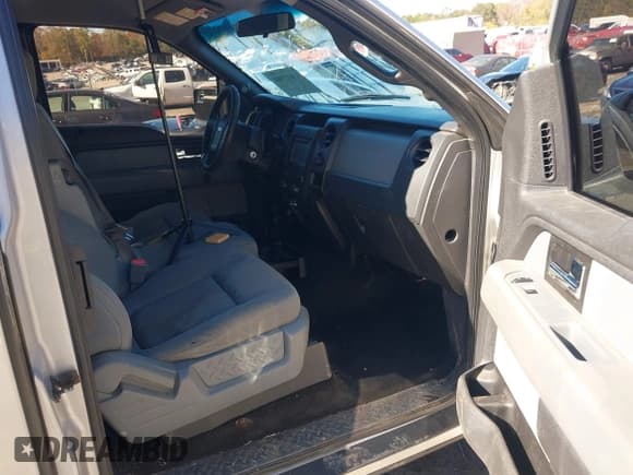 ✅ 2014 Ford F-150 XLT • VIN: 1FTFX1EF8EKE08525 • Lot: 43617904. Wystawiony na IAAI z przebiegiem 358 413 mil. Bezpłatny archiwum sprzedaży aukcyjnych z USA i szczegółowy raport historii pojazdu na DreamBid. Zdjęcie 5.