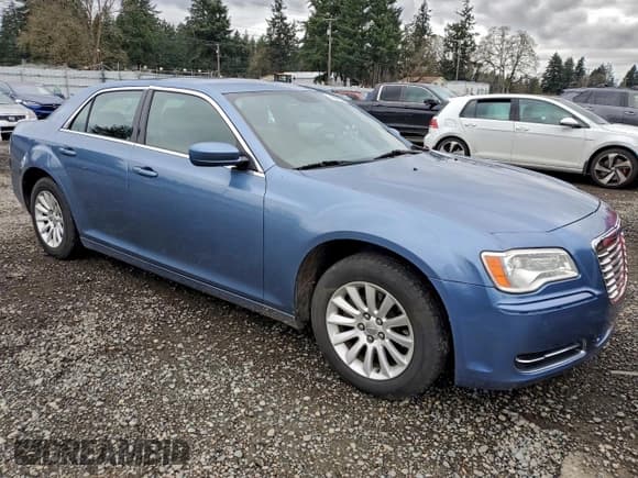 ✅ 2011 Chrysler 300 • VIN: 2C3CA4CG2BH554704 • Лот: 94666955. Опубликован ранее на Copart с пробегом 133 703 миль. Бесплатный доступ к архиву аукционных продаж из США и подробный отчёт об истории автомобиля на DreamBid. Изображение 4.