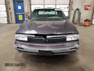 ✅ 1995 Oldsmobile 88 • VIN: 1G3HN52K8SH320946 • Lot: 79443544. Wystawiony na Copart z przebiegiem 112 728 mil. Bezpłatny archiwum sprzedaży aukcyjnych z USA i szczegółowy raport historii pojazdu na DreamBid. Zdjęcie 5.