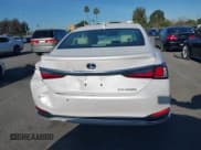 ✅ 2022 Lexus ES 300h Luxury • VIN: 58AEA1C14NU021371 • Лот: 41831043. Опубликован ранее на IAAI с пробегом 10 690 миль. Бесплатный доступ к архиву аукционных продаж из США и подробный отчёт об истории автомобиля на DreamBid. Изображение 16.