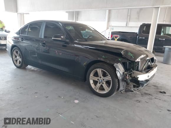 ✅ 2013 BMW 3 Series 328i • VIN: WBA3A5C53DF358062 • Lot: 43794471. Wystawiony na IAAI z przebiegiem 158 048 mil. Bezpłatny archiwum sprzedaży aukcyjnych z USA i szczegółowy raport historii pojazdu na DreamBid. Zdjęcie 1.