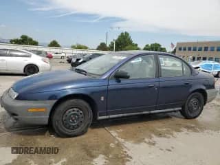 1999 Saturn SL z VIN 1G8ZF5281XZ122985, wystawiony jako Copart lot #67490155 z przebiegiem 139 416 mil mil oraz Szkoda całkowita • Salvage title. Historia ofert i sprzedaży dostępna na DreamBid. Obrazek 1.