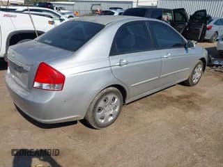 ✅ 2008 Kia Spectra EX • VIN: KNAFE122185584906 • Lot: 43440093. Wystawiony na IAAI z przebiegiem 239 718 mil. Bezpłatny archiwum sprzedaży aukcyjnych z USA i szczegółowy raport historii pojazdu na DreamBid. Zdjęcie 4.