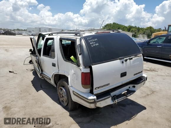 ✅ 1999 Chevrolet Blazer Trailblazer • VIN: 1GNDT13W6X2193629 • Lot: 51184702. Wystawiony na Copart z przebiegiem Nie podano. Bezpłatny archiwum sprzedaży aukcyjnych z USA i szczegółowy raport historii pojazdu na DreamBid. Zdjęcie 3.