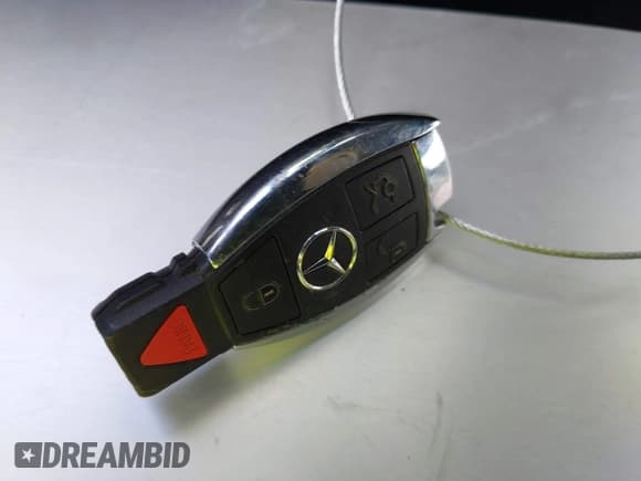 ✅ 2015 Mercedes-Benz C 300 • VIN: 55SWF4JBXFU075572 • Lot: 43519334. Wystawiony na IAAI z przebiegiem 60 524 mil. Bezpłatny archiwum sprzedaży aukcyjnych z USA i szczegółowy raport historii pojazdu na DreamBid. Zdjęcie 11.