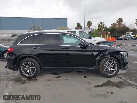 ✅ 2019 Mercedes-Benz GLC 300 • VIN: WDC0G4KBXKF593247 • Лот: 41913203. Опубликован ранее на IAAI с пробегом 30 833 миль. Бесплатный доступ к архиву аукционных продаж из США и подробный отчёт об истории автомобиля на DreamBid. Изображение 13.