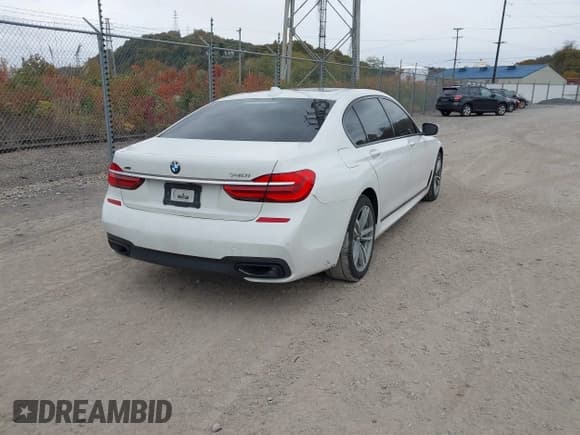 ✅ 2019 BMW 7 Series 740i xDrive • VIN: WBA7E4C56KGV28504 • Lot: 43549814. Wystawiony na IAAI z przebiegiem 127 615 mil. Bezpłatny archiwum sprzedaży aukcyjnych z USA i szczegółowy raport historii pojazdu na DreamBid. Zdjęcie 4.