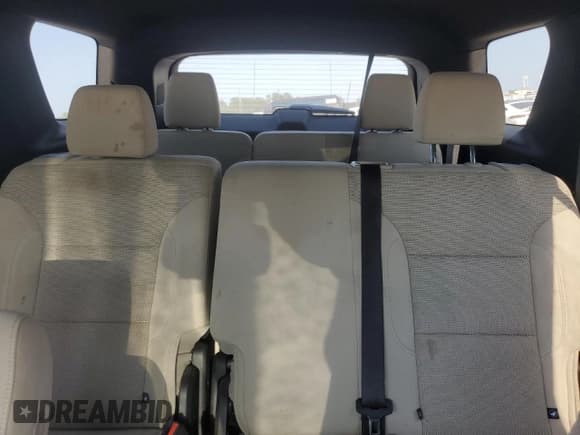 ✅ 2022 Chevrolet Traverse LS • VIN: 1GNERFKW1NJ101766 • Lot: 68106834. Wystawiony na Copart z przebiegiem 15 594 mil. Bezpłatny archiwum sprzedaży aukcyjnych z USA i szczegółowy raport historii pojazdu na DreamBid. Zdjęcie 10.