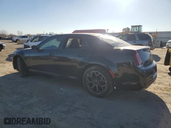 ✅ 2018 Chrysler 300 Touring • VIN: 2C3CCARG8JH280083 • Лот: 82828524. Опубликован ранее на Copart с пробегом 97 018 миль. Бесплатный доступ к архиву аукционных продаж из США и подробный отчёт об истории автомобиля на DreamBid. Изображение 2.