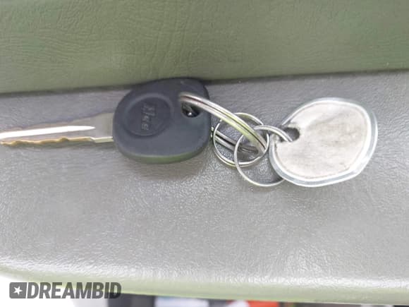 ✅ 2012 Chevrolet Express Cargo • VIN: 1GCWGFCAXC1183208 • Lot: 42873897. Wystawiony na IAAI z przebiegiem 204 582 mil. Bezpłatny archiwum sprzedaży aukcyjnych z USA i szczegółowy raport historii pojazdu na DreamBid. Zdjęcie 11.