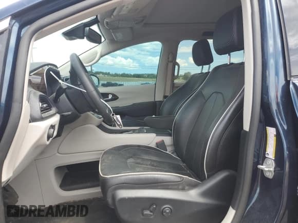 ✅ 2023 Chrysler Pacifica Limited • VIN: 2C4RC3GG8PR544703 • Lot: 66515355. Listed on Copart with 28,028 mi. Free auction sales archive from the USA and detailed vehicle history report at DreamBid. Image 7.