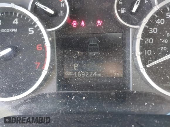 ✅ 2017 Toyota Tundra SR • VIN: 5TFRM5F14HX111808 • Lot: 43317955. Wystawiony na IAAI z przebiegiem 169 224 mil. Bezpłatny archiwum sprzedaży aukcyjnych z USA i szczegółowy raport historii pojazdu na DreamBid. Zdjęcie 7.